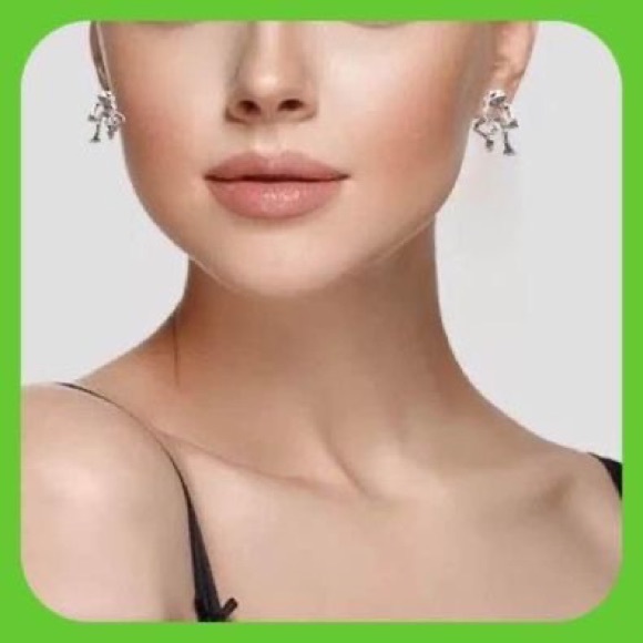 New Absolutely Adorable Beautiful Miniature Little Dudes Frog 🐸 Stud Earrings - Picture 8 of 9